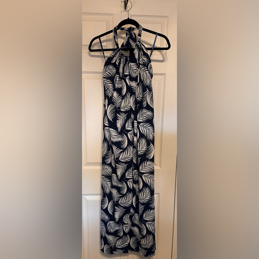 Elegant Navy and White Leaf Pattern dress with pockets